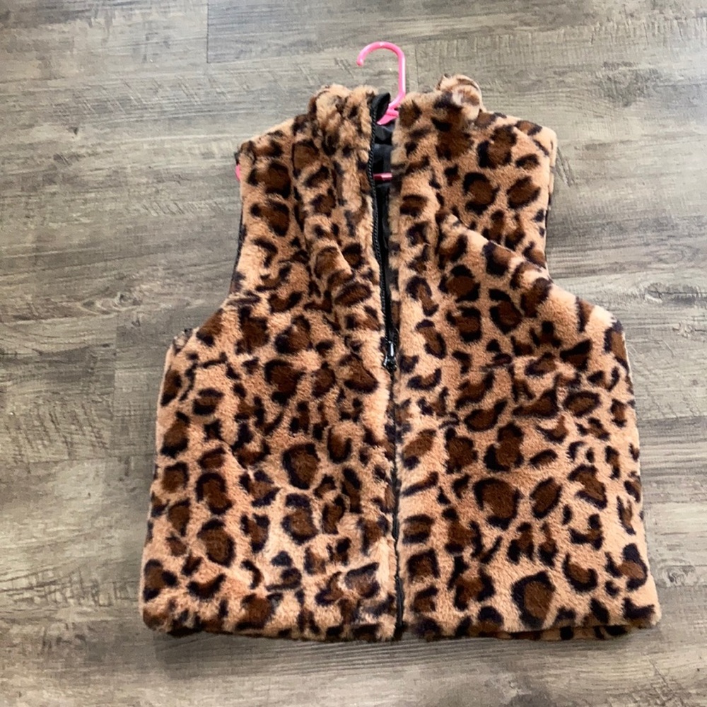Buckle Leopard reversible vest size 10-12